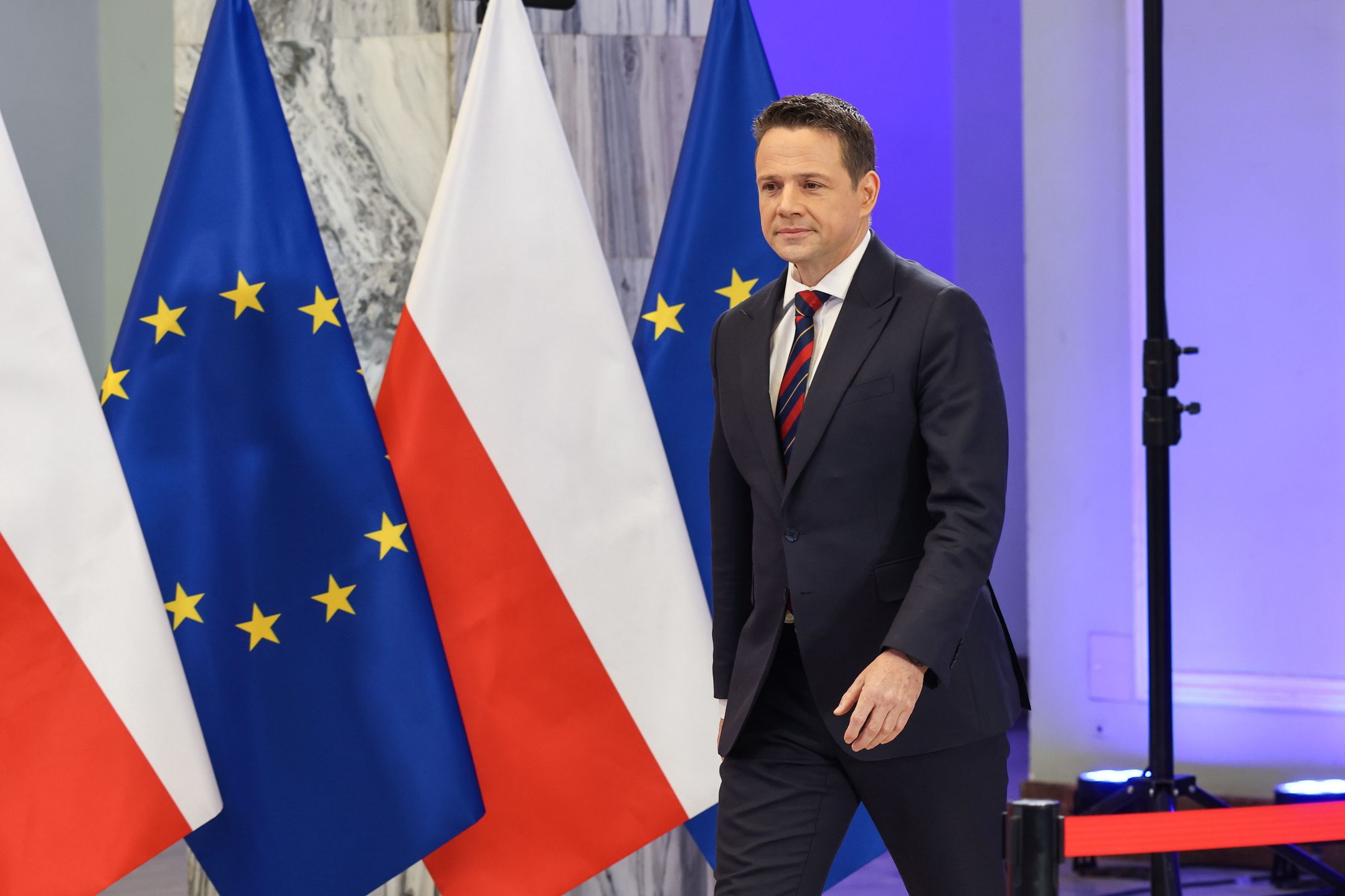 Rafa� Trzaskowski
Warszawa, 01.04.2025. Wybory Prezydenta RP 2025 - kampania. Kandydat KO, prezydent Warszawy Rafa� Trzaskowski podczas og�lnopolskiej konferencji prasowej w Pa�acu Kultury i Nauki w Warszawie, 1 bm. (mr) PAP/Albert Zawada
Albert Zawada
kampania, konferencja, Pa�ac Kultury i Nauki, polityk polityka, prasowa, prezydencka, prezydenckie, wyborcza, wybory, flagi, polski, ue, samorz�dowiec, Koalicja Obywatelska, Platforma Obywatelska