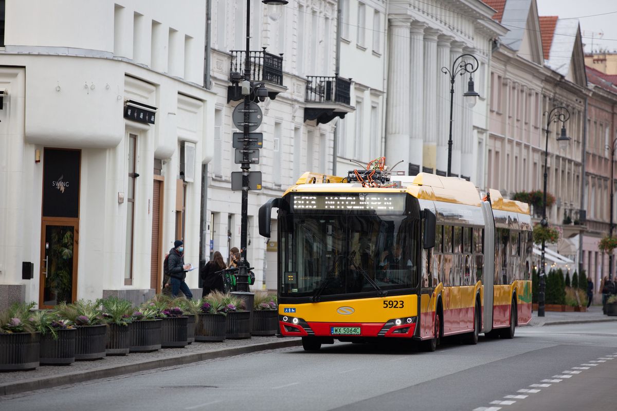Warszawa. Sprawa 43-letniego kierowcy, który prowadził pojazd komunikacji miejskiej w stanie odurzenia spowodowanym amfetaminą, toczyć się będzie w sądzie 