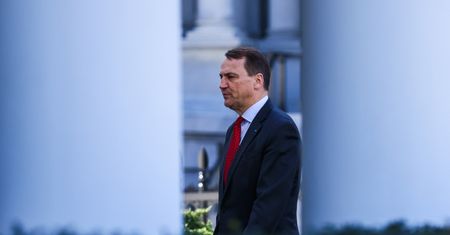 Echa nagłej decyzji Sikorskiego. "Postanowił to zrobić jednym ruchem"