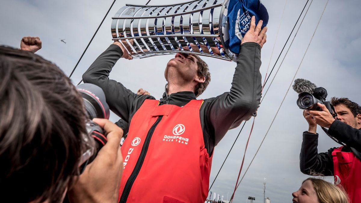 Charles Caudrelier z pucharem za wygranie regat Volvo Ocean Race 2017/2018