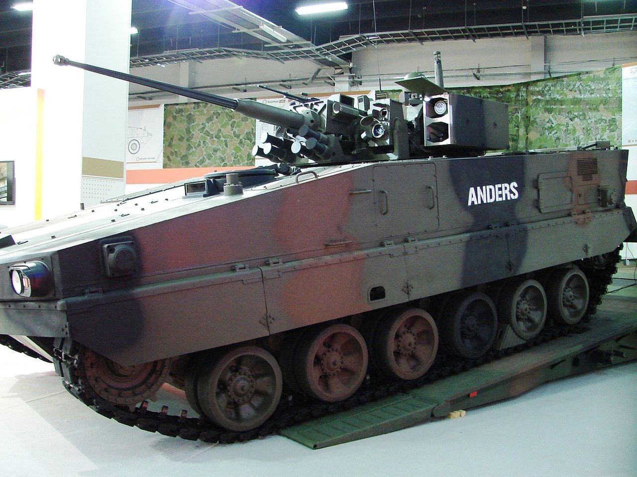 Prototyp 33-tonowego wozu piechoty Anders - rok 2011