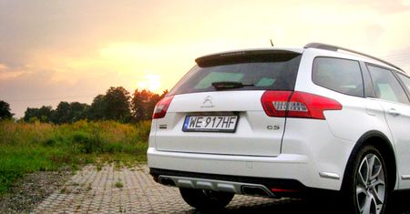 Citroen C5 CrossTourer - kosztowna moda na teren