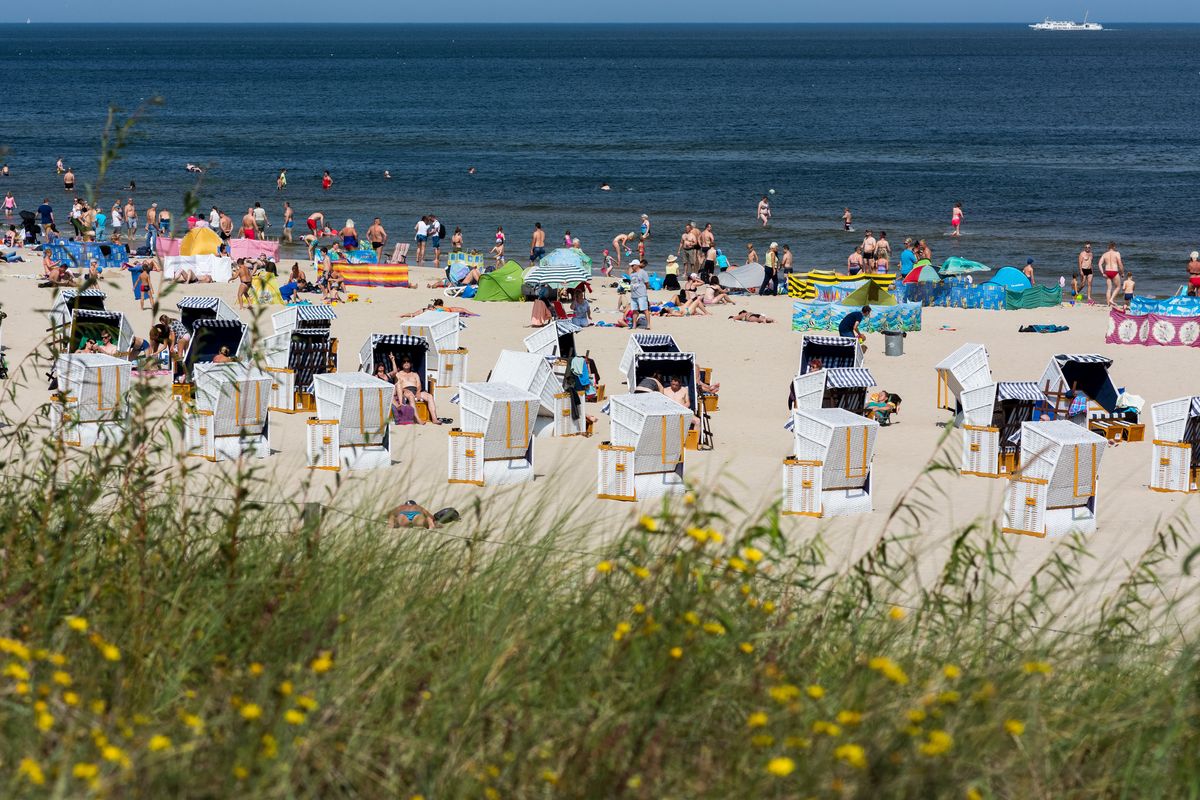 Pogoda plaża bałtyk wakacje świnoujście wybrzeże polskie morze, Polska