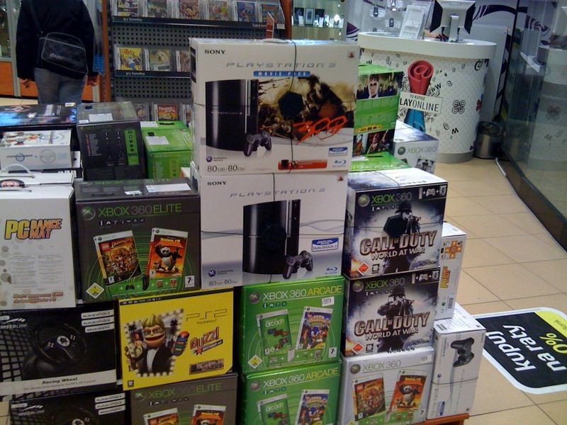 Zestawy PS3 z 300 w sklepach