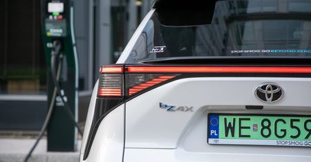 Toyota zwiększa starania. Chce mocno podkręcić sprzedaż elektryków