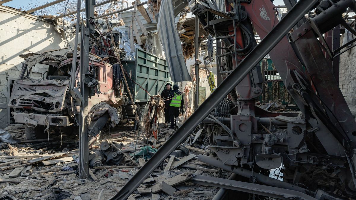 Zniszczenia po ataku w Charkowie (październik 2025)