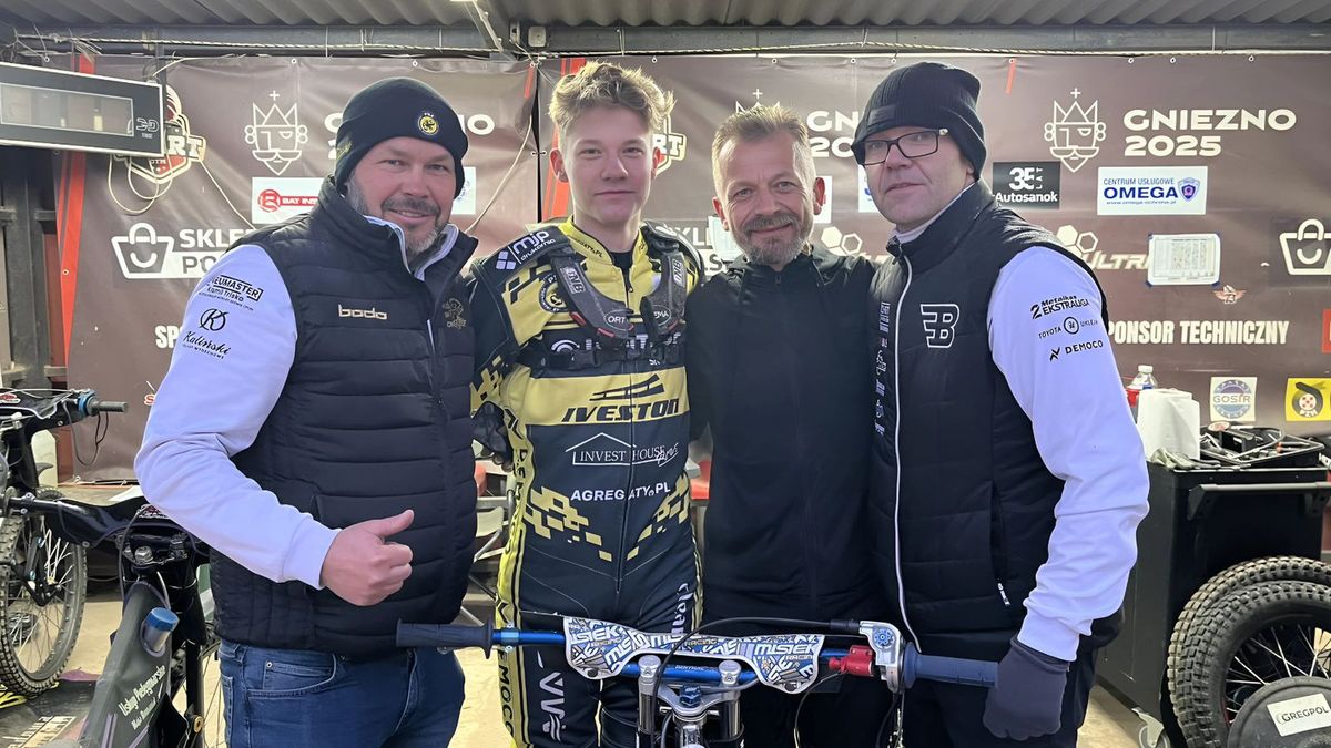 Facebook / PSŻ Poznań / Stanisław Ignaszak (w środku). Z lewej - Eryk Jóźwiak