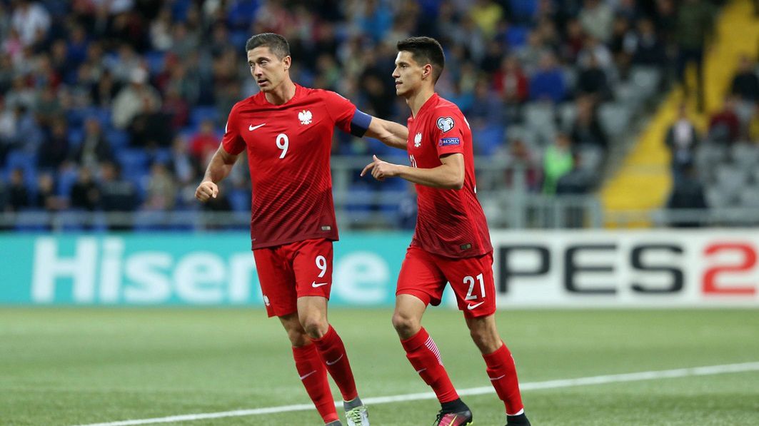 Na zdjęciu od lewej: Robert Lewandowski i Bartosz Kapustka