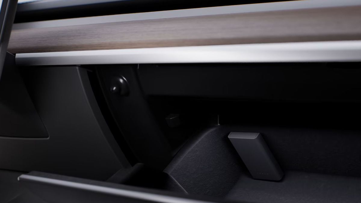 Zewnętrzny dysk SSD od Tesli.