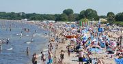 Tłumy na polskich plażach. "Czarno od ludzi"