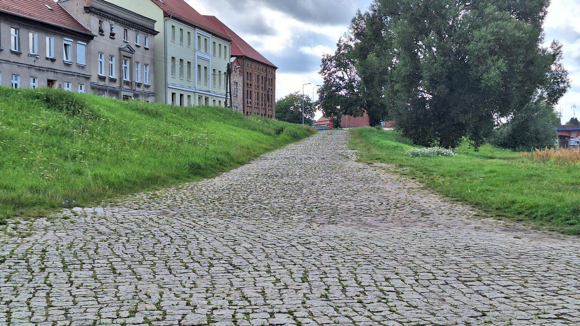 Plac nad Wartą przy Wale Okrężnym właściciele kamperów wskazują jako miejsce do zatrzymania się w Gorzowie.