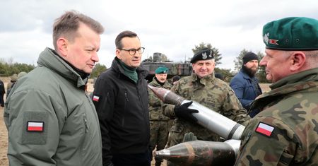 "Armia pilnie potrzebuje amunicji 155 mm". Jak poprzednie władze zrezygnowały z dostaw
