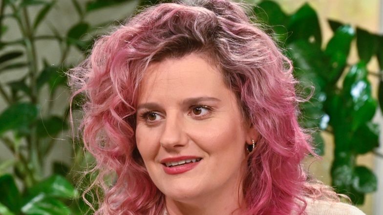 Zofia Zborowska odsłania ciążowy brzuch