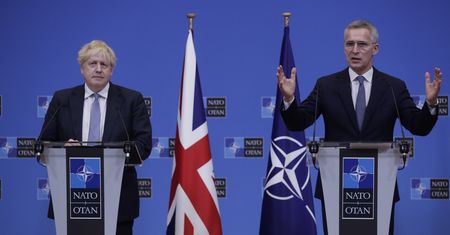 Szef NATO ostrzega. "Kończy się czas przed rosyjskim atakiem"