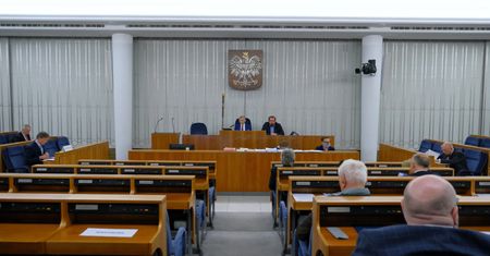 Senat pracuje nad ustawą ws. wyborów 2020. Transmisja na żywo