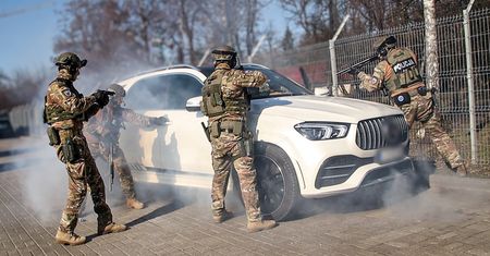Rozbito gang przemycający narkotyki w przesyłkach kurierskich do USA i Anglii.
