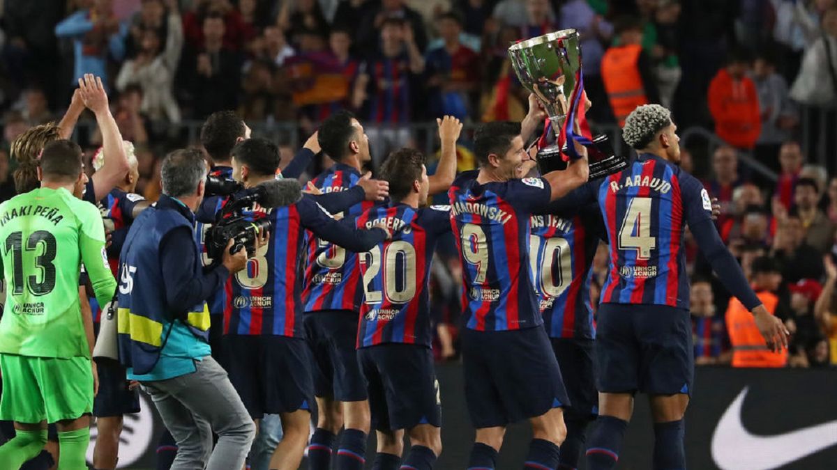 Getty Images / Joan Valls/Urbanandsport /NurPhoto / Na zdjęciu: piłkarze FC Barcelony