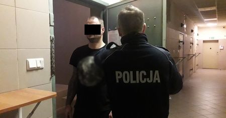Warszawa. Policjanci zatrzymali seryjnego włamywacza do aptek
