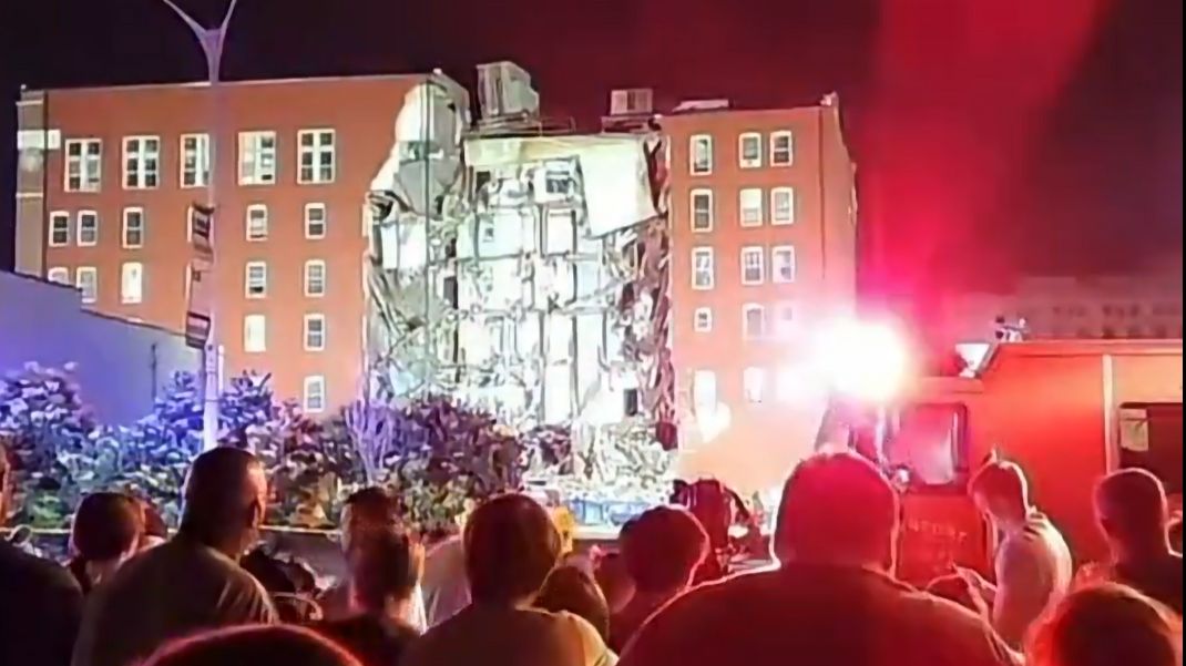 Zawaleniu uległa tylna część budynku