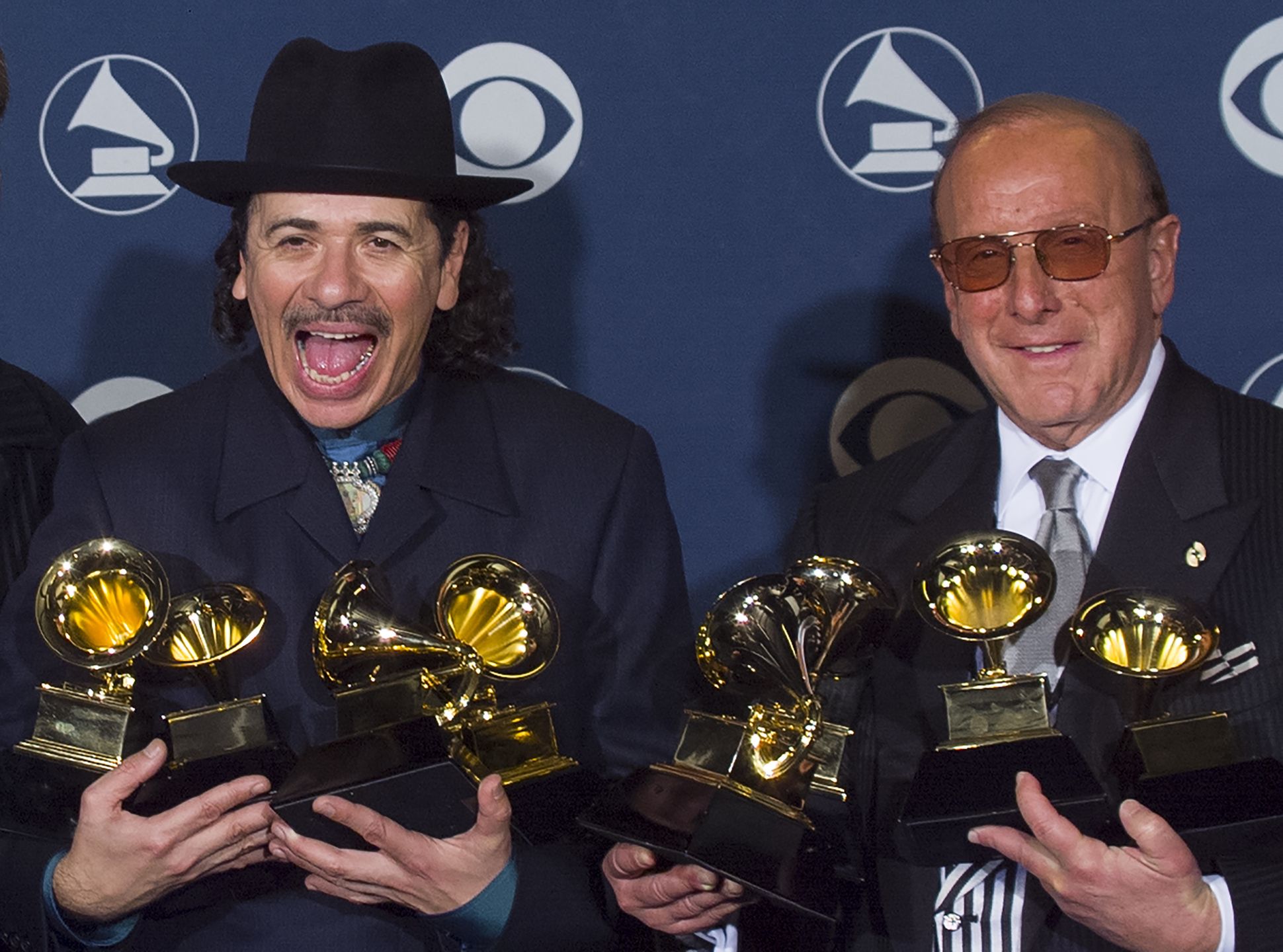 Carlos Santana i Clive Davis, luty 2000