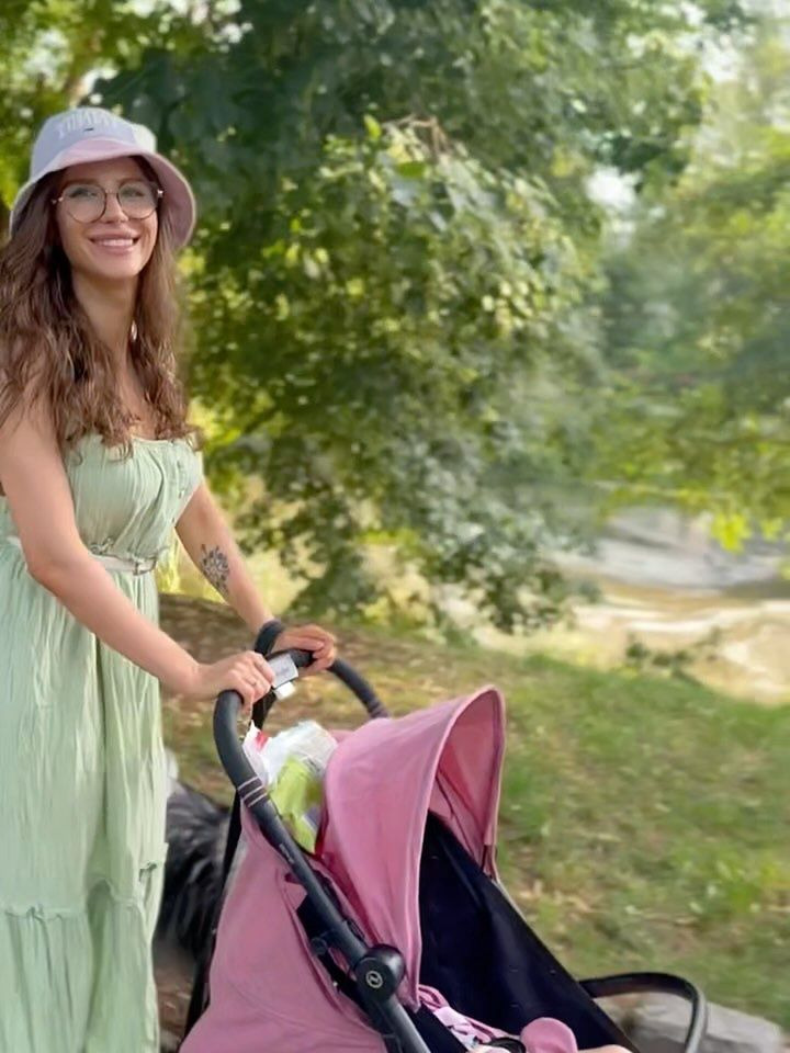 Antoni Królikowski opublikował mnóstwo fotek z ukochaną i córką