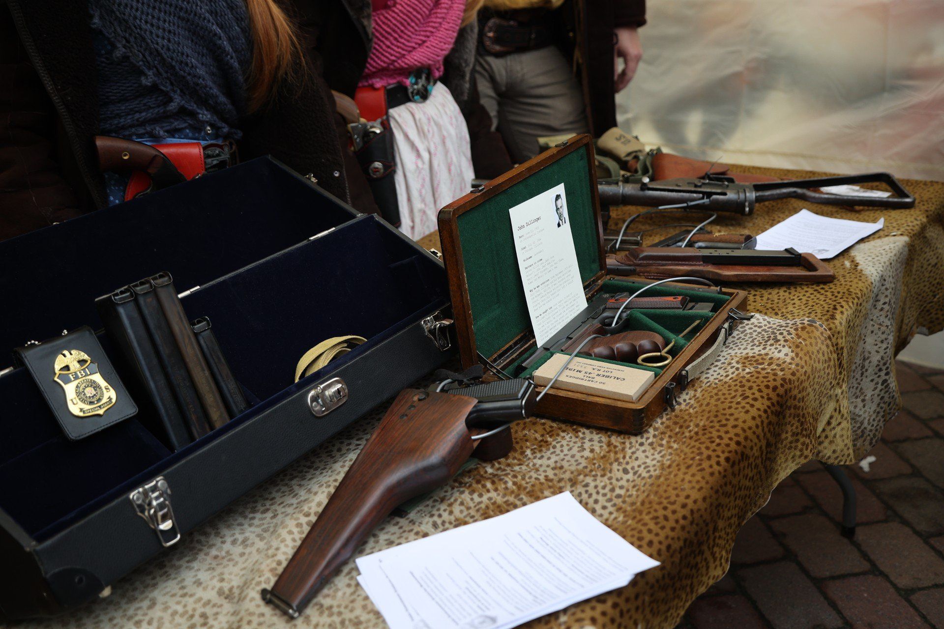 Wystawa broni palnej.