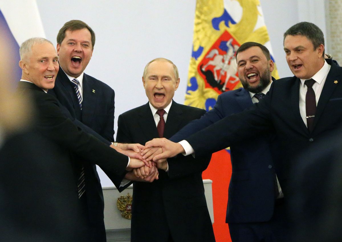 Władimir Putin na Kremlu z nową rosyjską elitą, czyli przywódcami zajętych częściowo przez Rosję regionów: donieckiego, ługańskiego, chersońskiego i zaporoskiego 