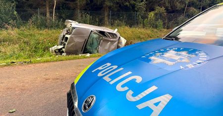 Tragedia o poranku. Droga zablokowana. Pięć osób w aucie