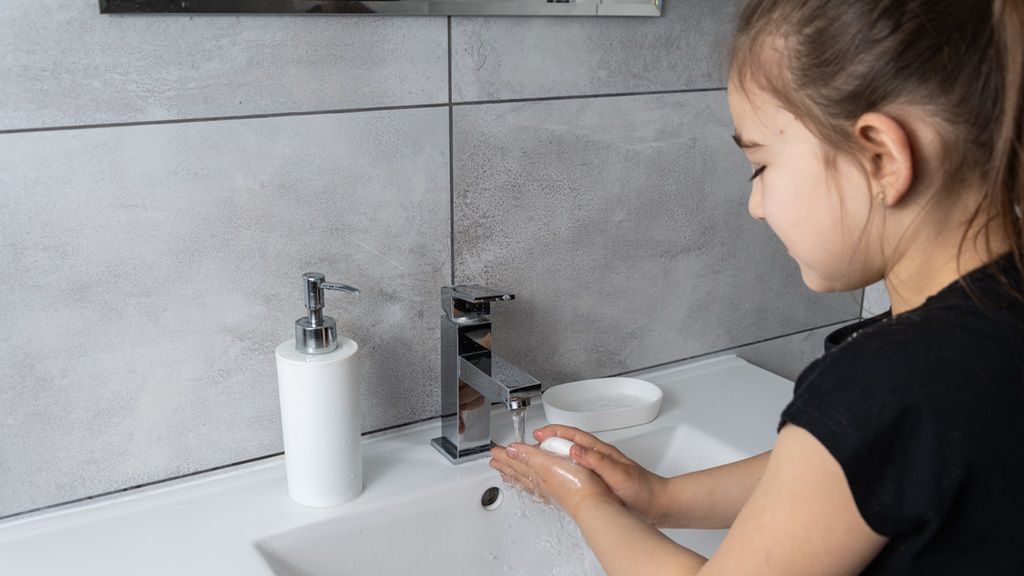 Mycie rąk przed jedzeniem to jeden z podstawowych nawyków