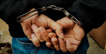 W Tarnobrzegu trzej mężczyźni kradli perfumy w drogeriach. Zatrzymali ich policjanci