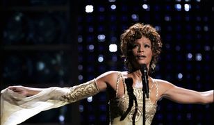 Whitney Houston ukrywała swój romans z przyjaciółką. Bała się o karierę