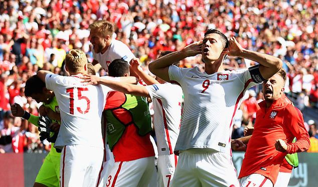 Reprezentanci Polski po meczu ze Szwajcarią na Euro 2016, gdy wywalczyli awans do ćwierćfinału mistrzostw (fot. Piotr Kucza)