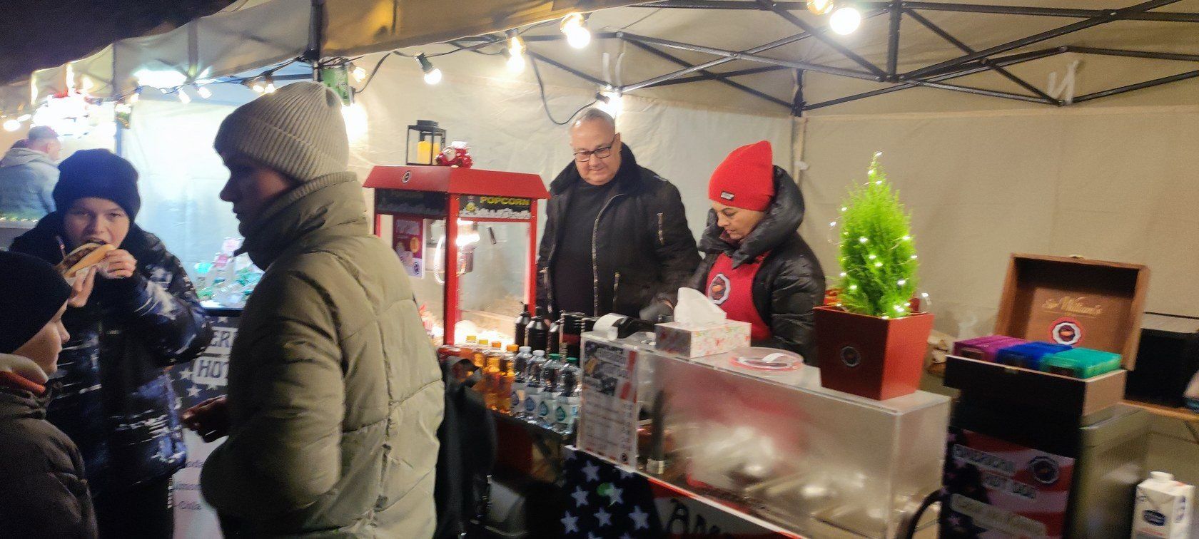 Jarmark świąteczny na rynku w Lesznie 2025