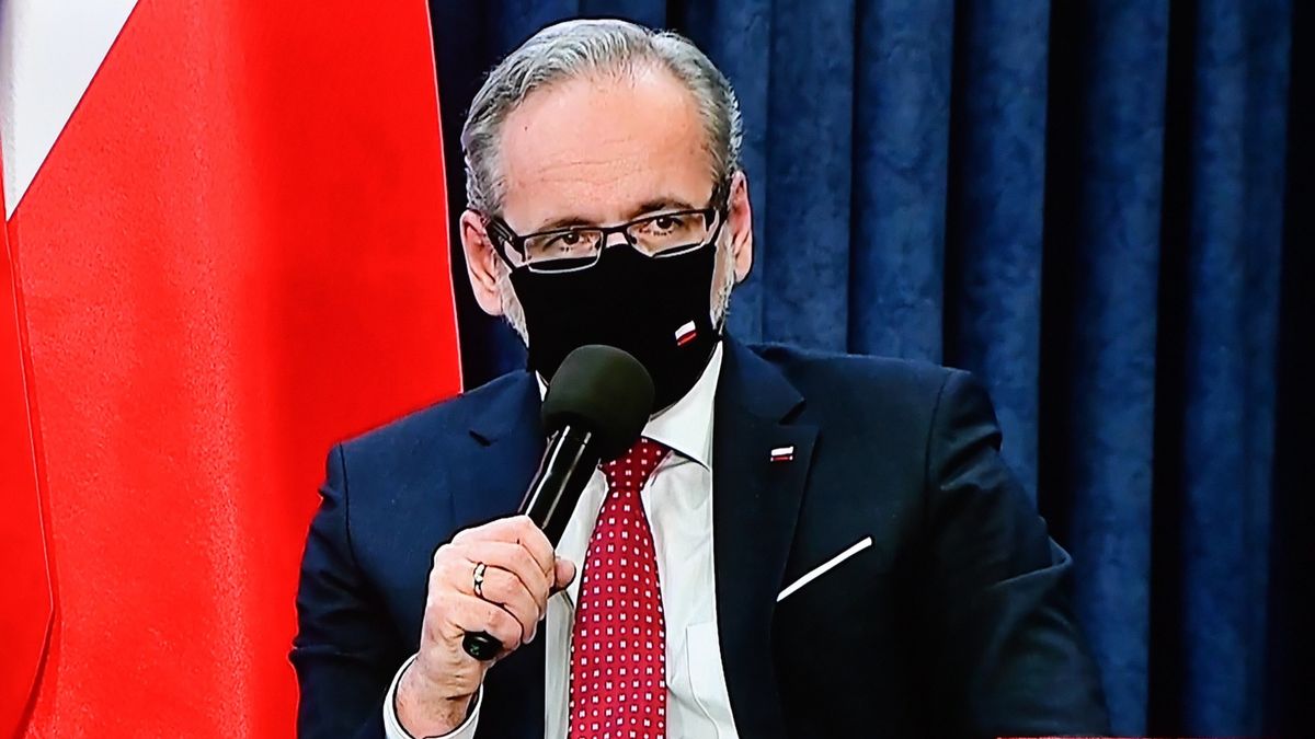 Adam Niedzielski podwiózł żonę do pracy