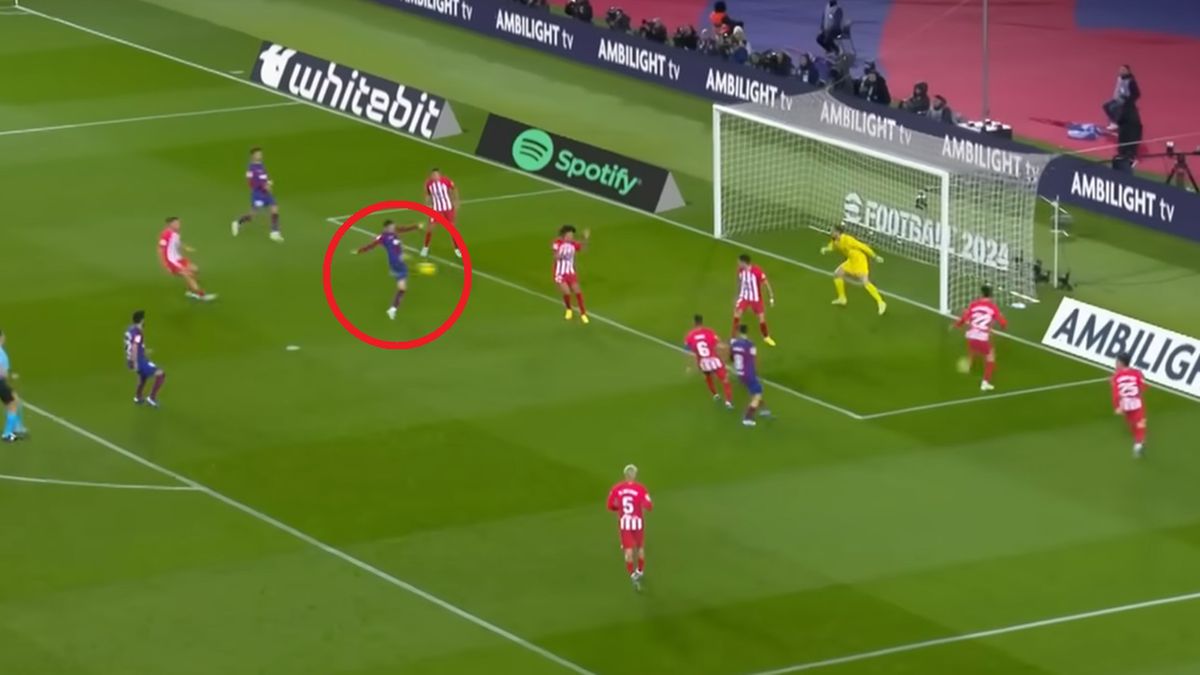 YouTube / LALIGA EA Sports / Na zdjęciu: Robert Lewandowski zmarnował dogodną okazję