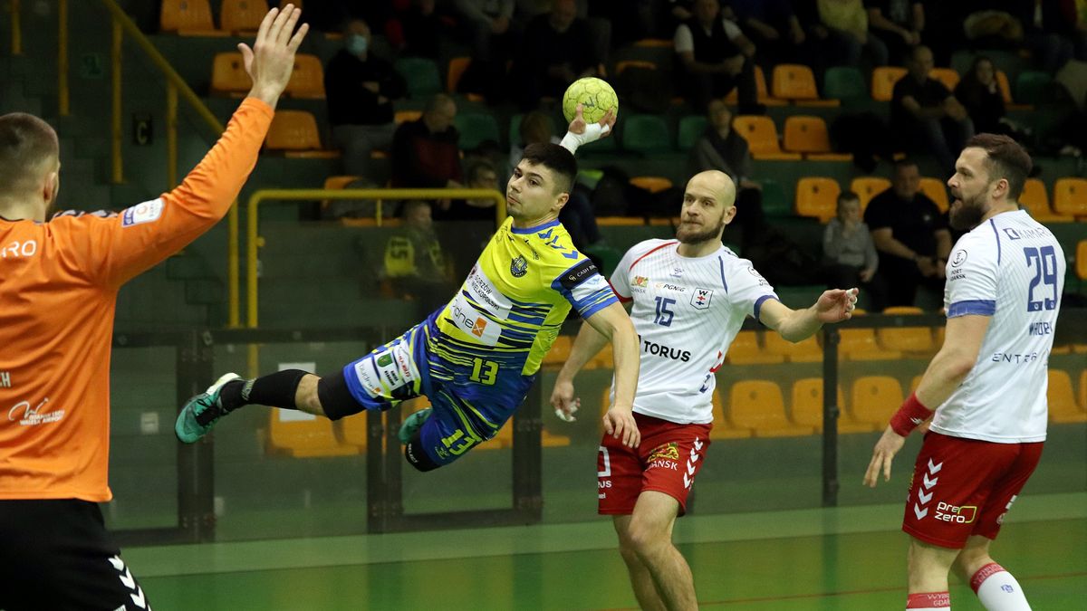 Zdjęcie okładkowe artykułu: WP SportoweFakty / Dawid Lis / Tomasz Gintowt (Budnex Stal Gorzów) z piłką