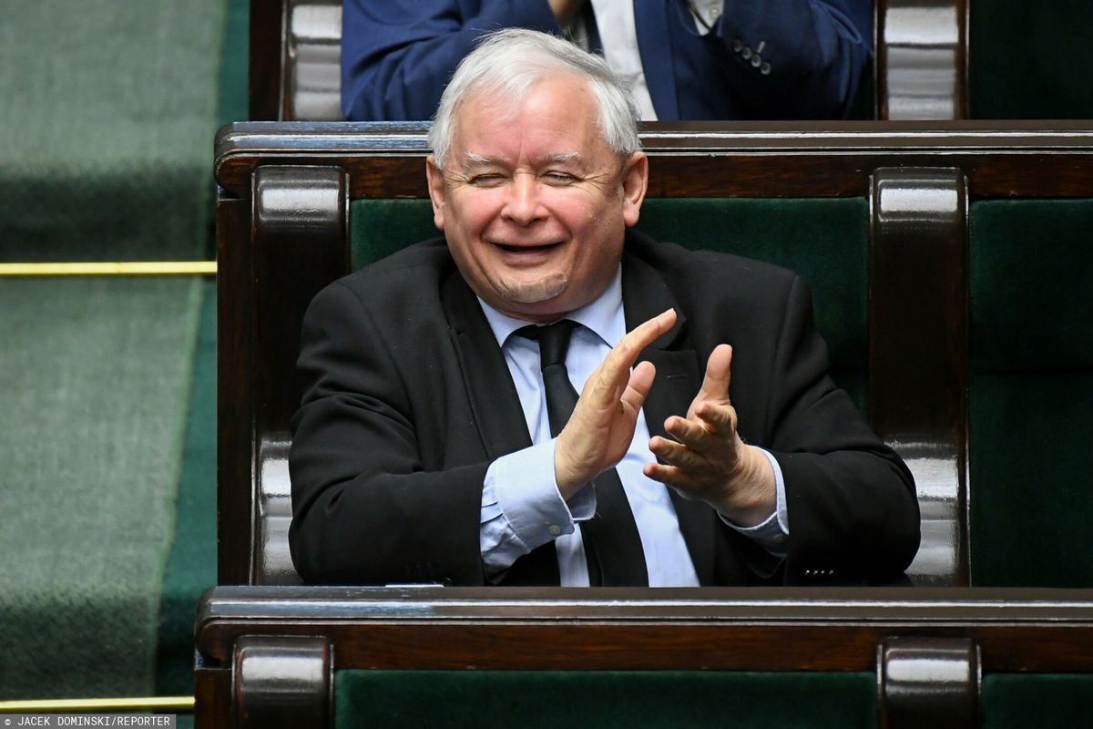 Nowy sondaż CBOS. Jarosław Kaczyński ma powody do radości