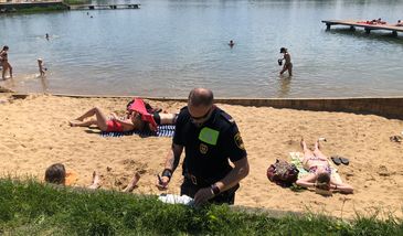 Robił dziewczynkom zdjęcia z ukrycia. 50-latka zatrzymała grupa nastolatków