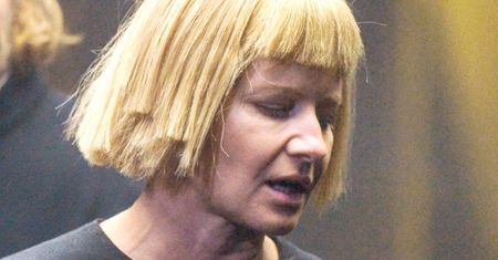 Małgorzata Kożuchowska demonstruje swój sposób na "prasowanie zmarszczek"