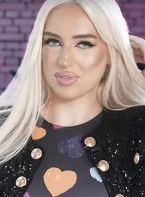 Caroline Derpieński: "Nie umówiłabym się z facetem, który zarabia mniej niż milion dolarów miesięcznie"