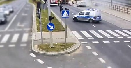 Auto zapaliło się w trakcie jazdy. 32-latka o tym nie wiedziała