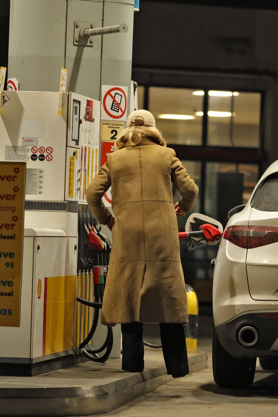 Naturalna Grażyna Torbicka "przyłapana" na stacji benzynowej