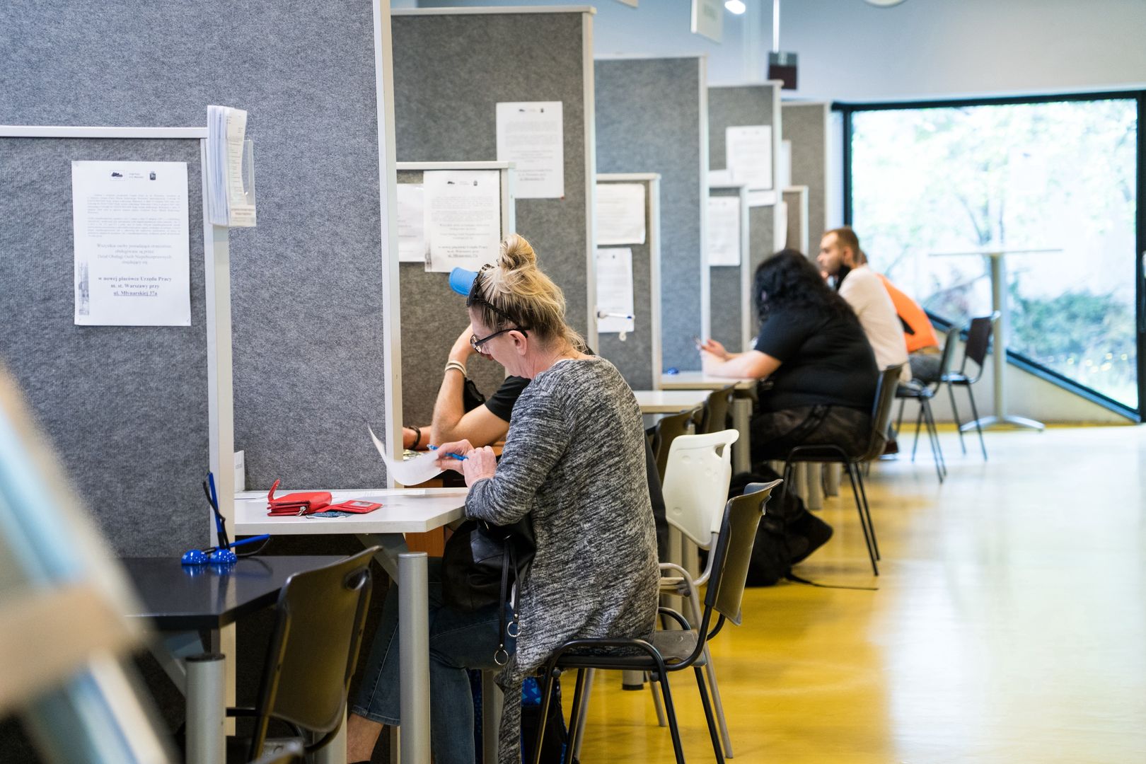 urząd praca urzędnik bezrobotni bezrobocie urząd pracy pośredniak