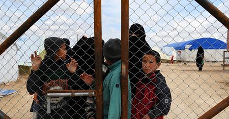 13-latek uratowany z obozu dżihadystów. Mówi, co robiły mu kobiety ISIS