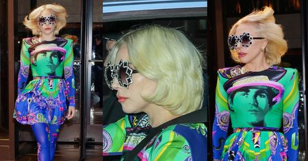 Kolorowa Lady Gaga w sukience z podobizną Eltona Johna