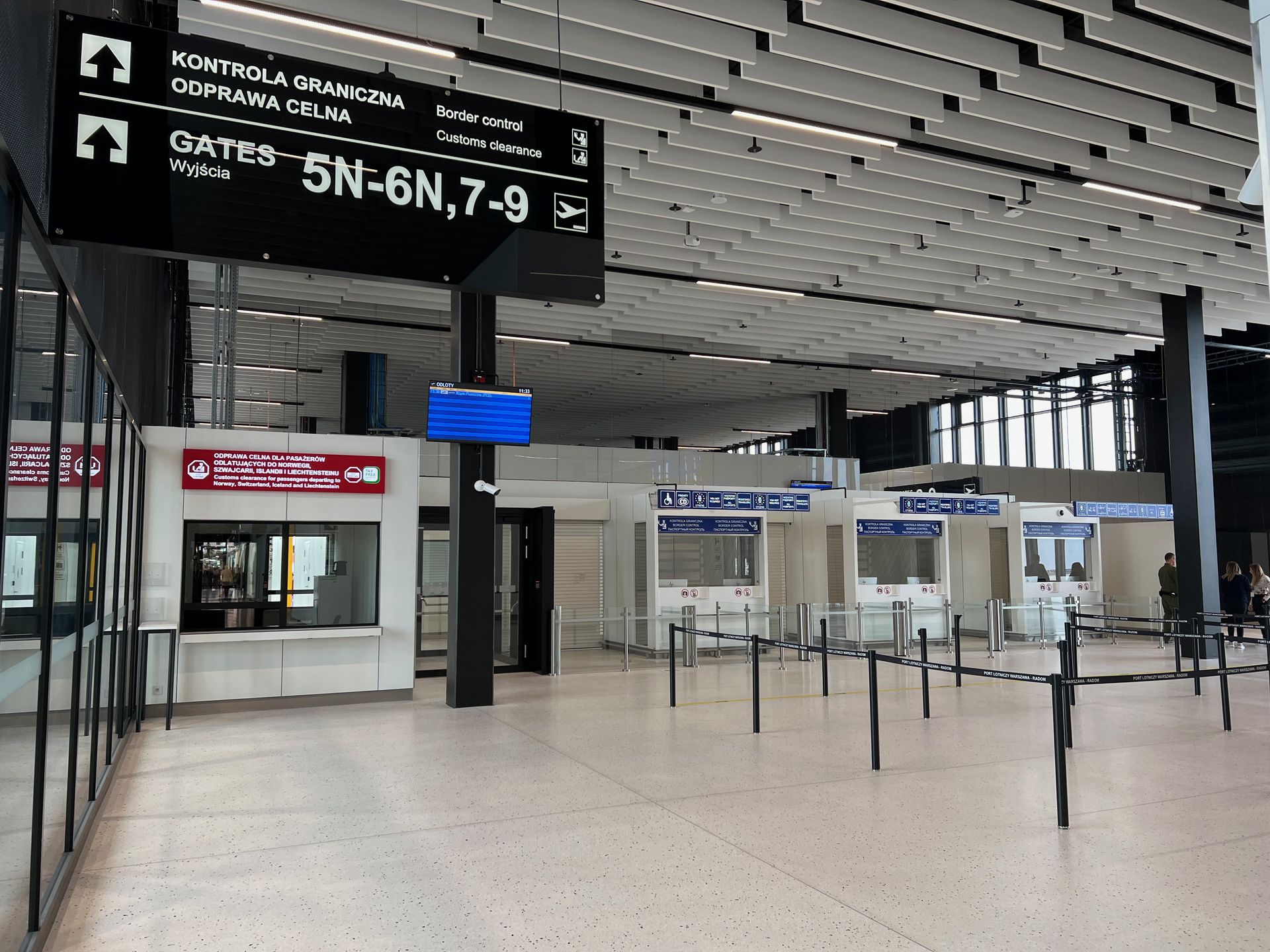 Lecąc poza strefę Schengen, trzeba przejść kontrolę paszportową