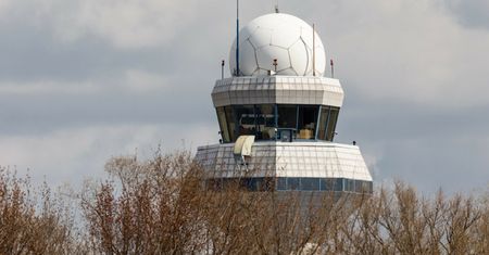 Ośmiu prezesów w ciągu 15 lat. Skonfliktowana z kontrolerami PAŻP przypomina "Paragraf 22"