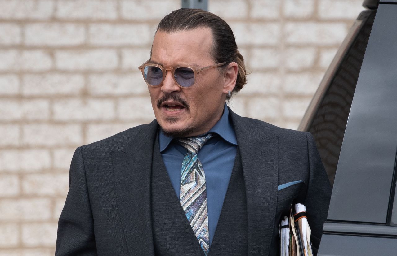 Johnny Depp zawarł ugodę z członkiem ekipy filmowej, którego rzekomo pobił