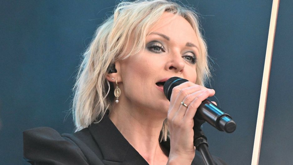 Edyta Golec w czarnej stylizacji