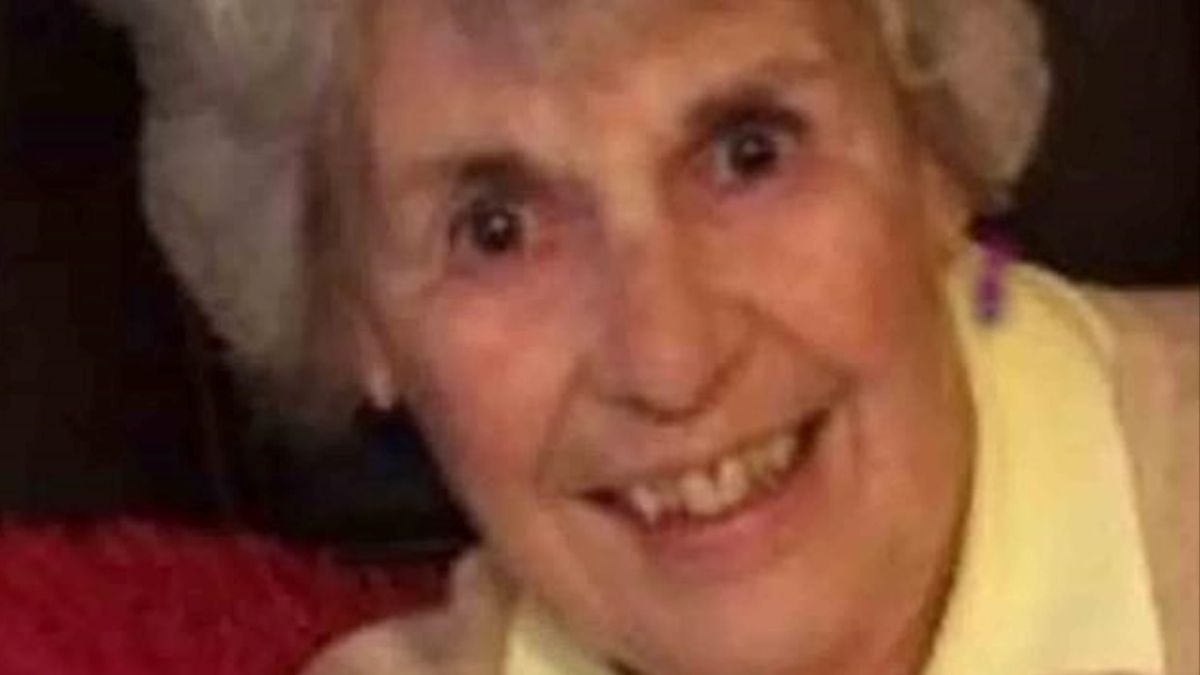 Maureen Hogg, 82-latka ze Szkocji, mimo pandemii koronawirusa wzięła udział w hucznym przyjęciu urodzin 70-letniego znajomego